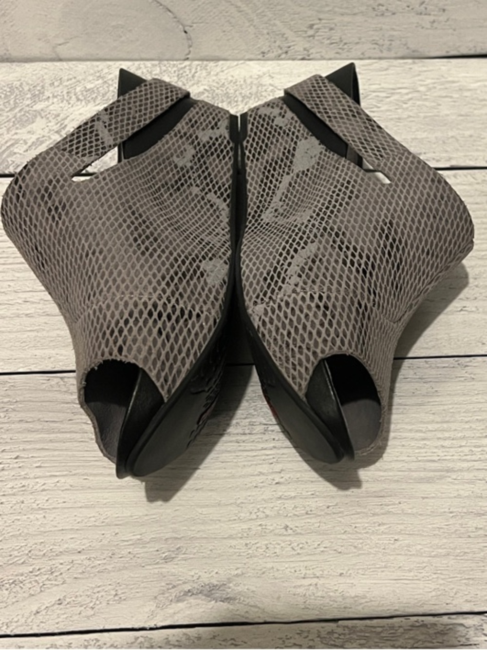 Tsubo Gray Open-Toe Slide Sandals with Textured Upper - Picture 6 of 9